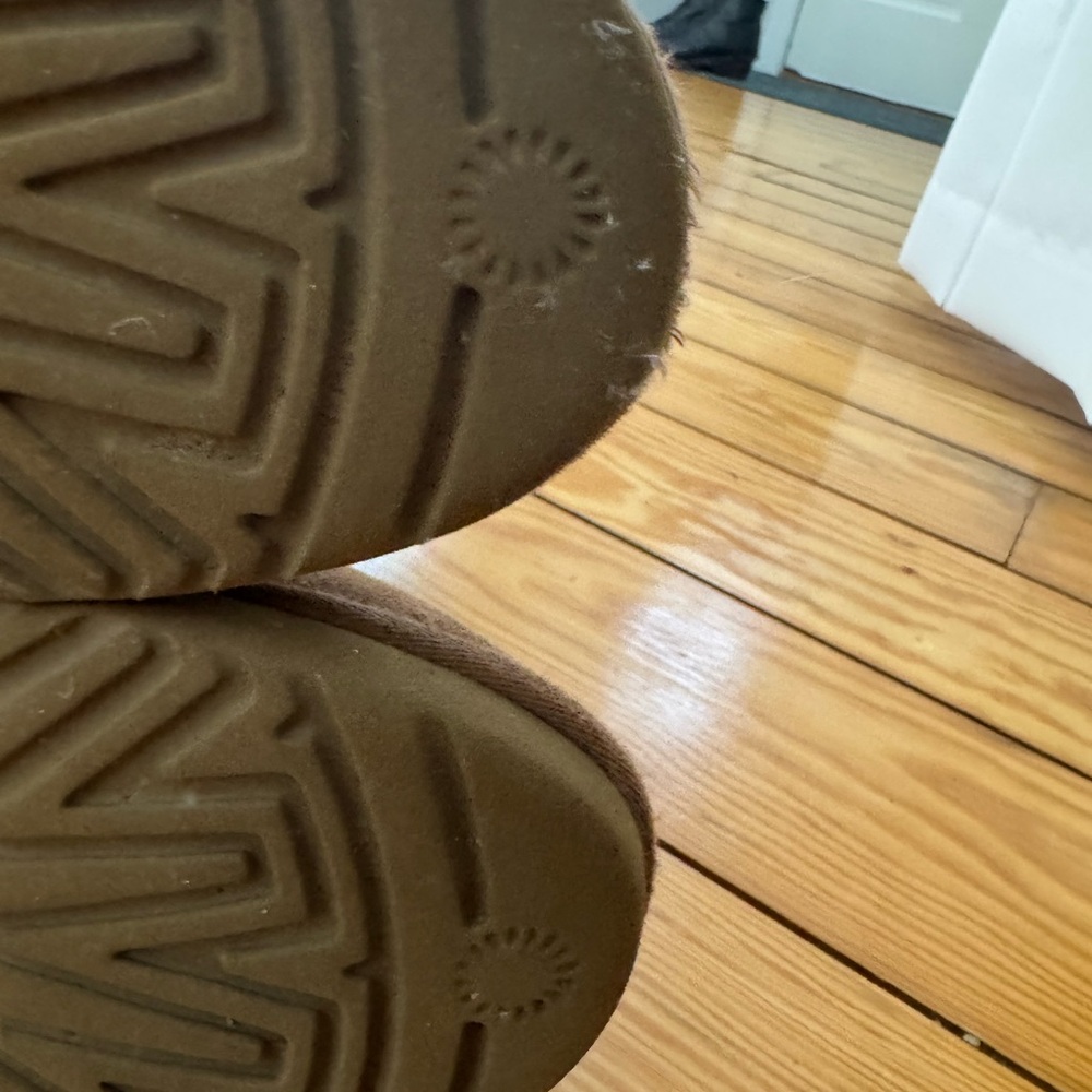 UGG boots size 7 - Picture 10 of 13